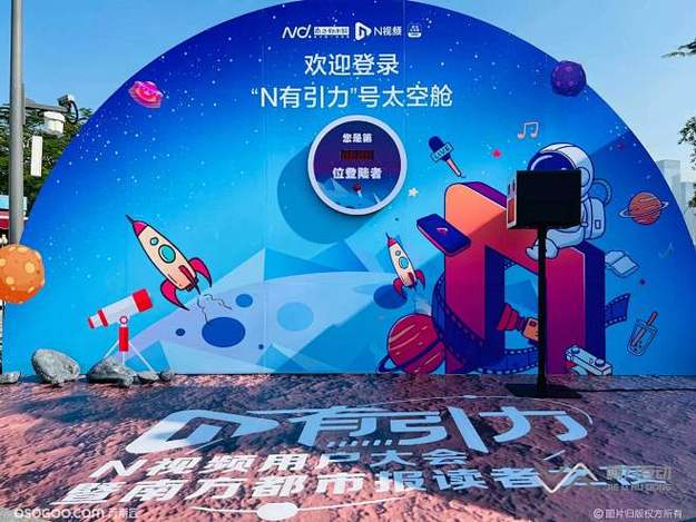 独家！某男星被拍到与神秘女子共进晚餐